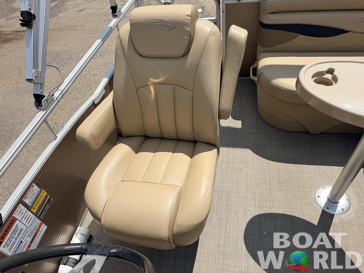 Used 2017 Bennington 208 SL & 50HP Yamaha 4Stroke -$24,995