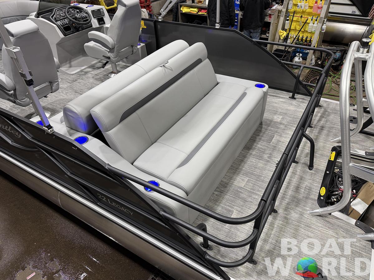 2026 Bentley Pontoons Legacy 223 Swingback Tritoon 