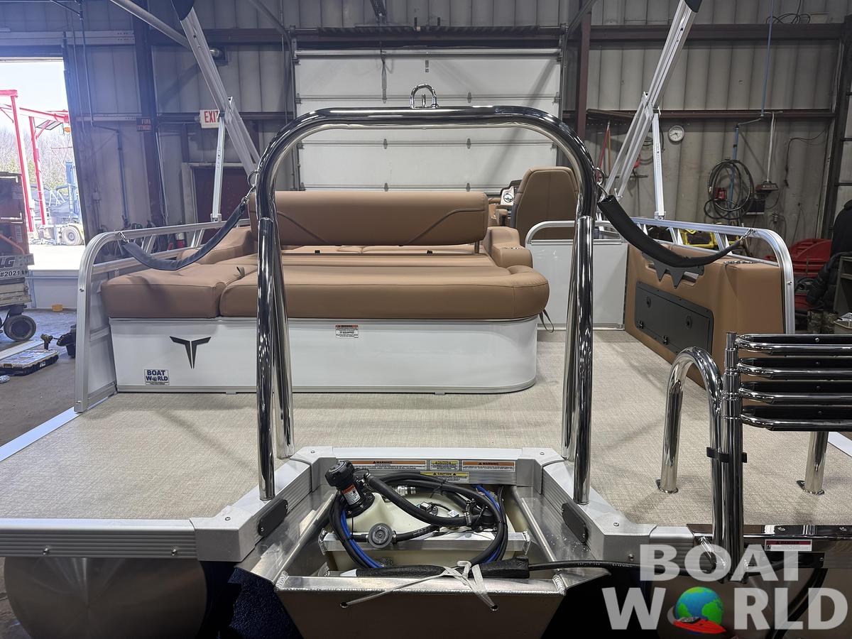 2026 Tahoe Sport VRB 2385 Swingback & 4-Stroke $34995