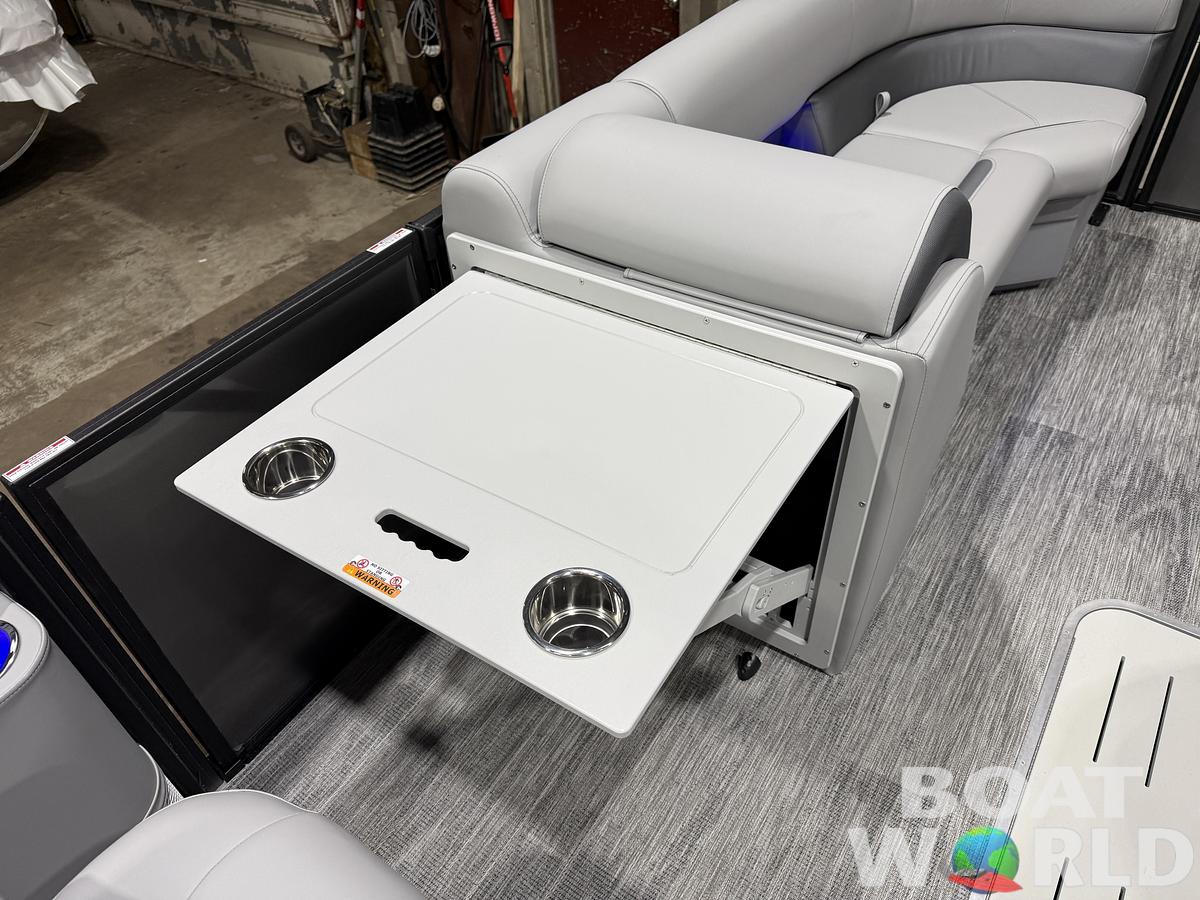 2026 Bentley Pontoons Legacy 223 Swingback Tritoon 