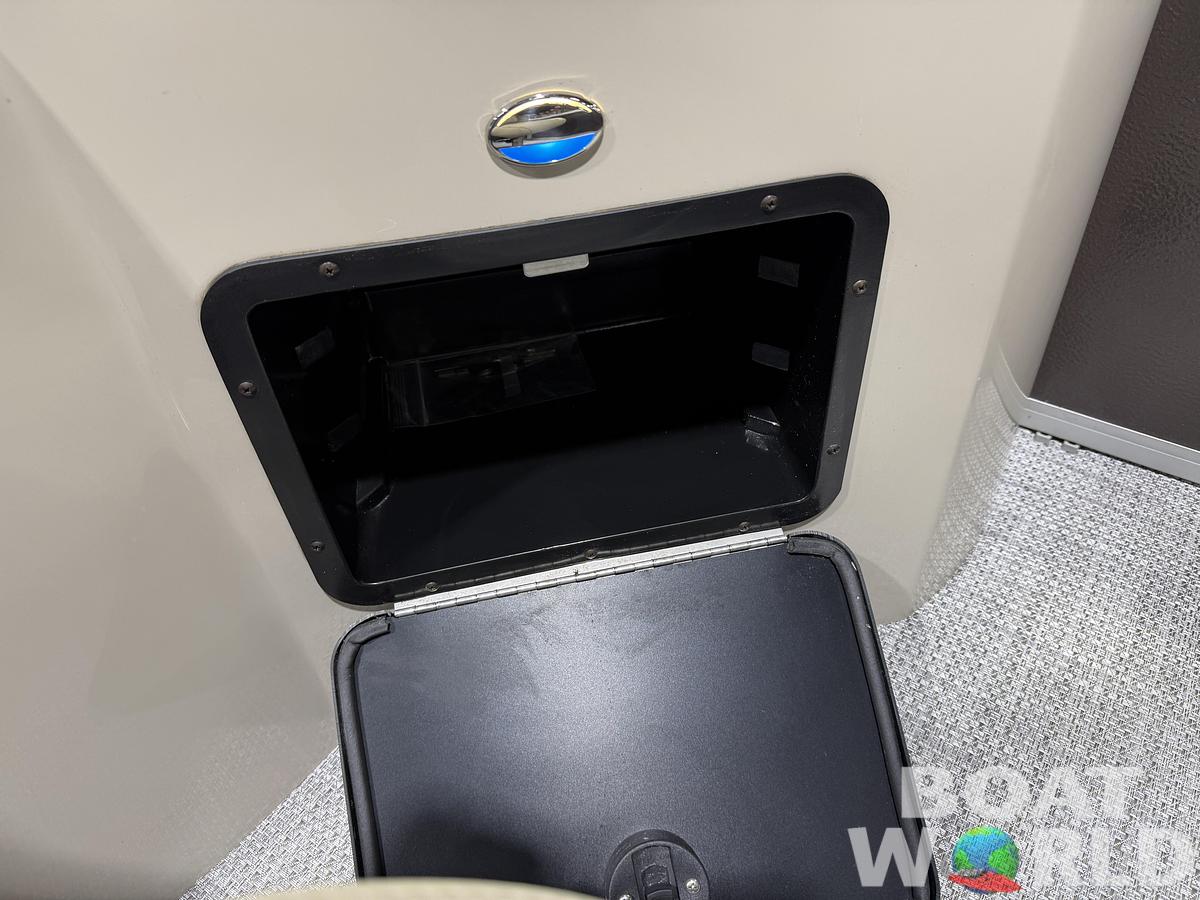 Used 2016 Premier 220 Castaway