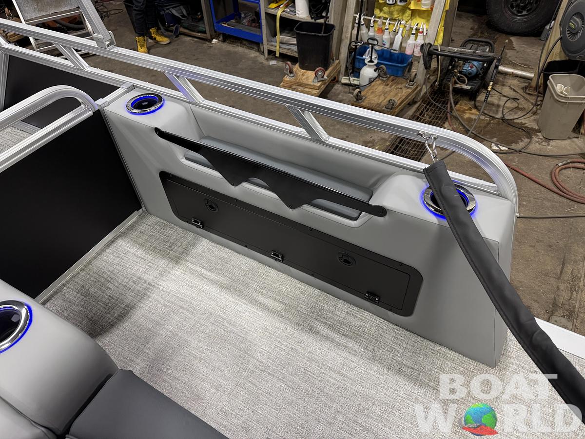 2026 Tahoe Pontoons LTZ 2385 Swingback (VRB) Windshield Tritoon