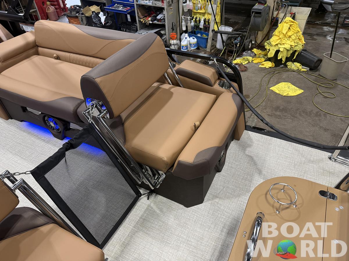 2027 Tahoe LTZ 300HP QLS 2585 Tritoon $71,995