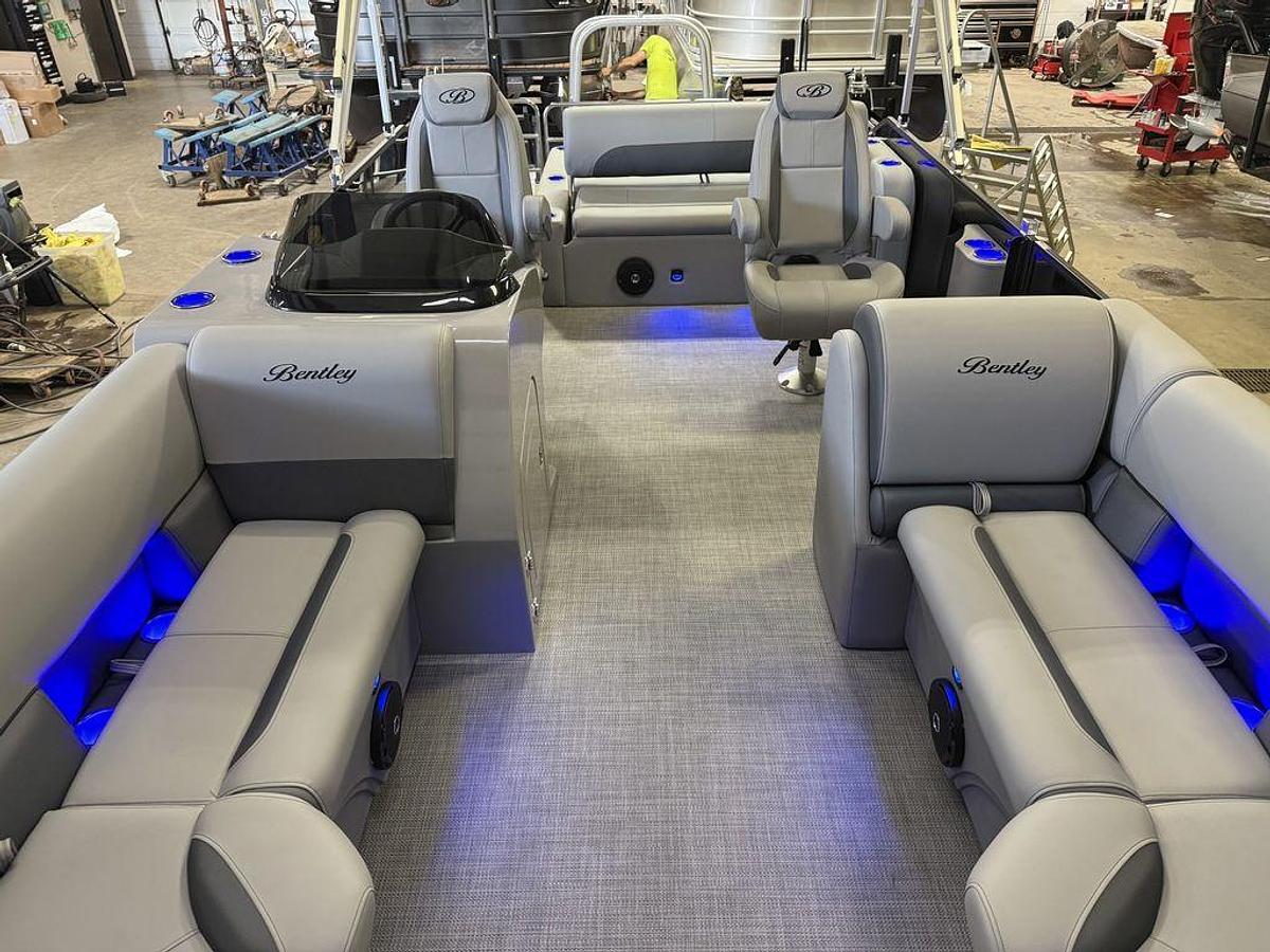 2026 Bentley Pontoons Legacy 220 Swingback & Honda 4-Stroke EFI