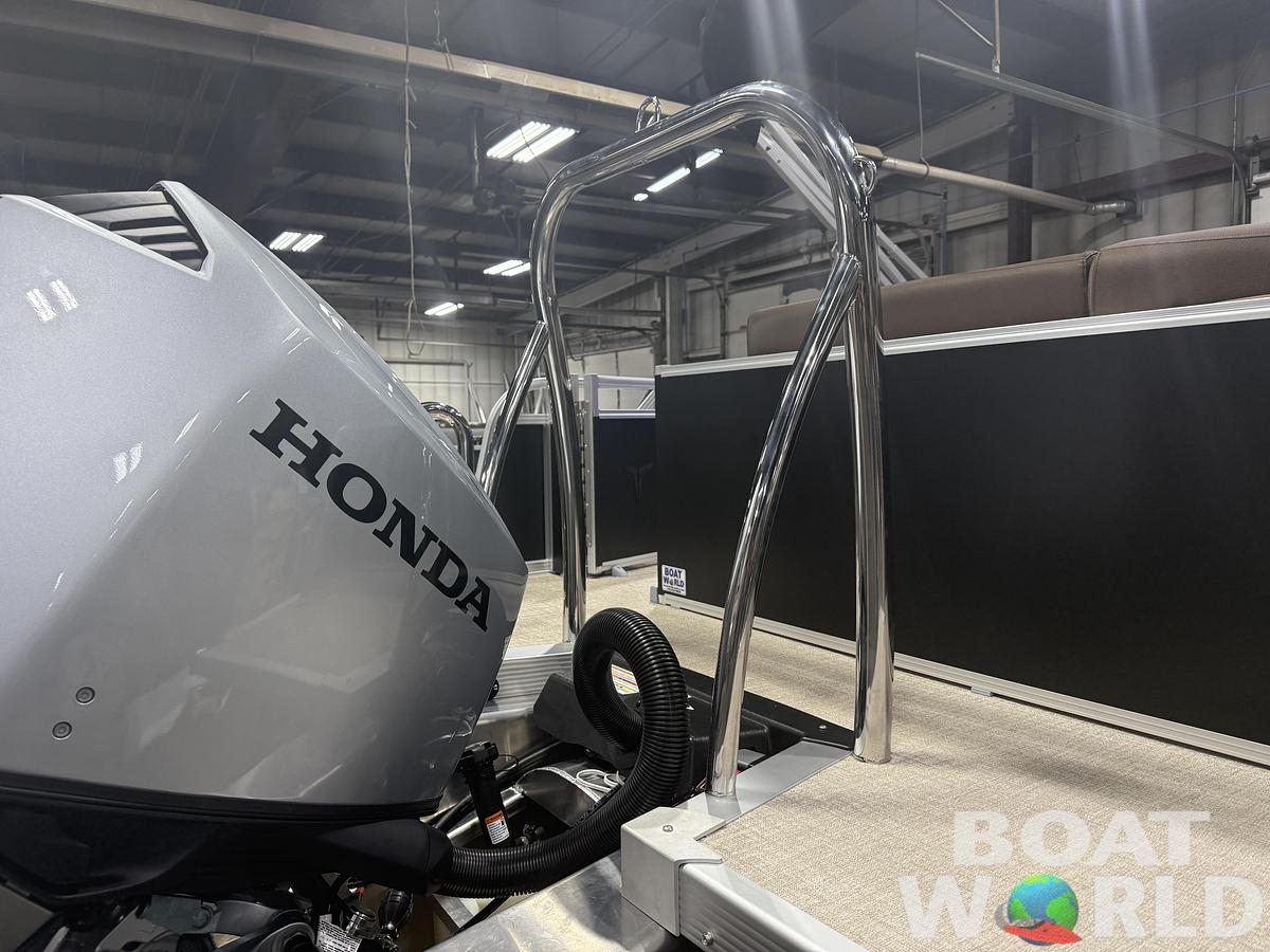 2026 Tahoe Pontoons LTZ 2385 Elite Windshield Tritoon