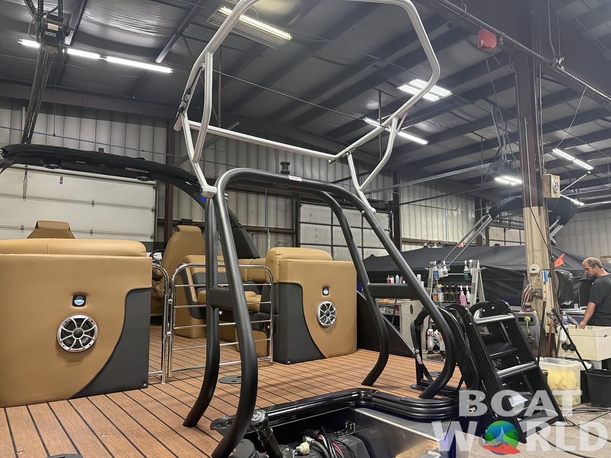 2026 Bentley Pontoons Elite 253 Admiral Quad Lounge Tritoon & 4-Stroke EFI