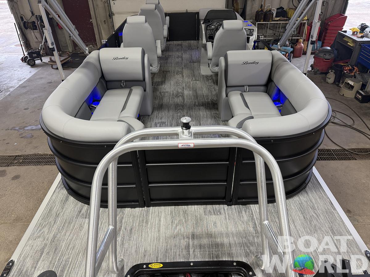 2026 Bentley Pontoons Legacy 220 Navigator DL Quad Lounge