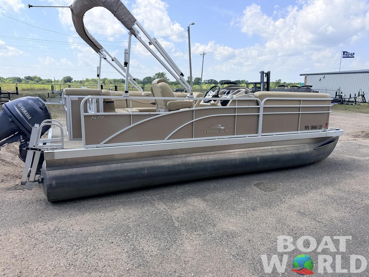 Used 2017 Bennington 208 SL & 50HP Yamaha 4Stroke -$24,995