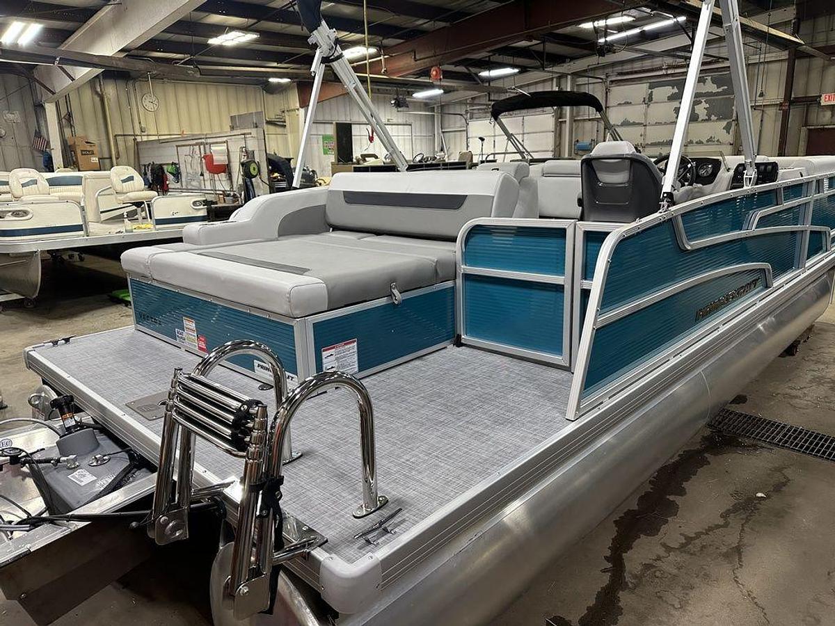 2025 Princecraft Vectra 23 RL Swingback Lounge Pontoon & Mercury 4-Stroke EFI