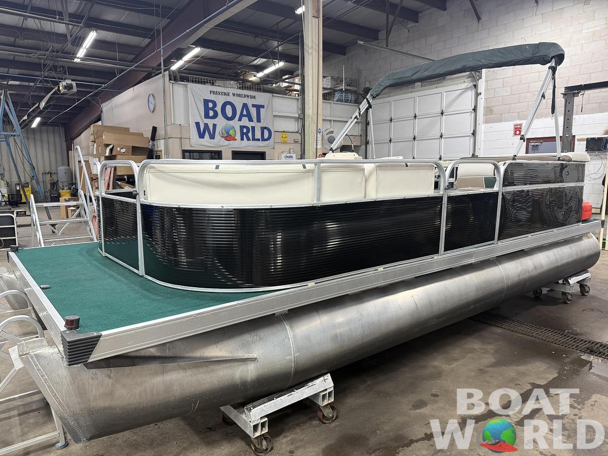 Used 2005 Leisure Island 2021 & 40HP