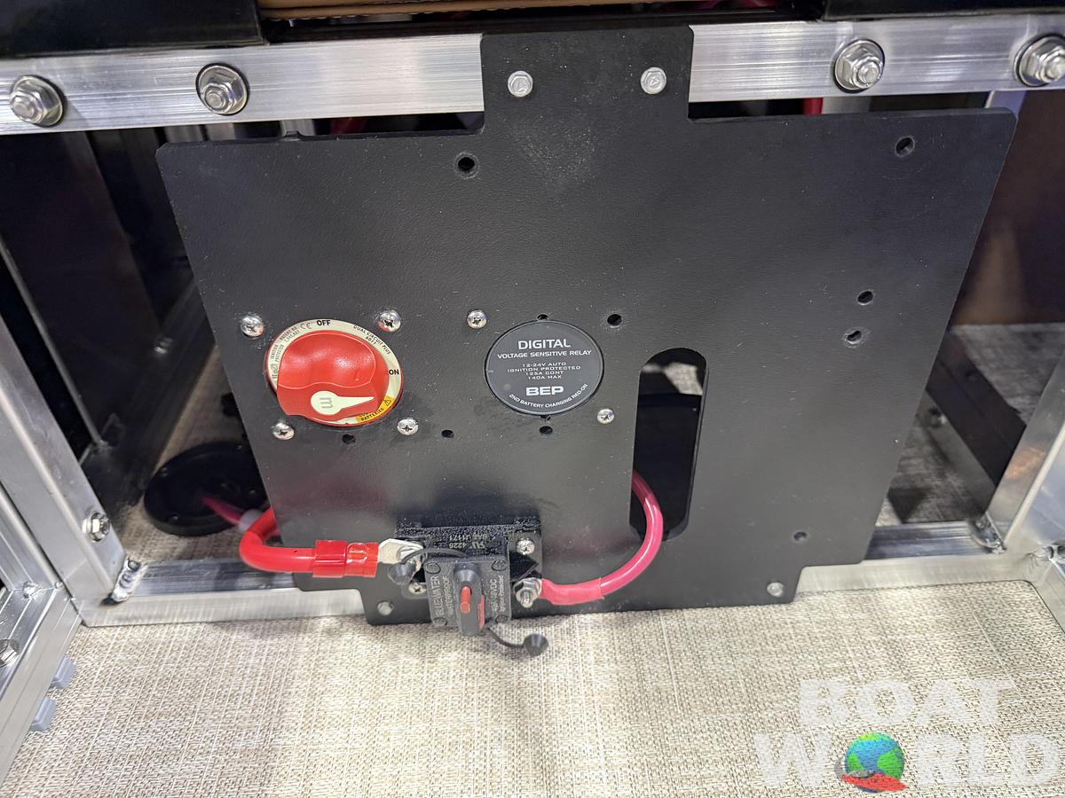 2026 Tahoe Pontoons Sport 2385 Swingback (VRB) Tritoon