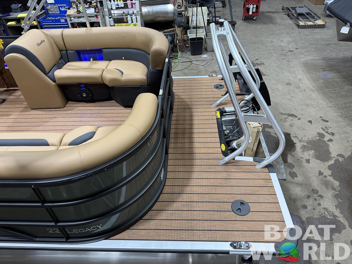 2026 Bentley Legacy 223 Navigator DL Quad Lounge Tritoon $51995