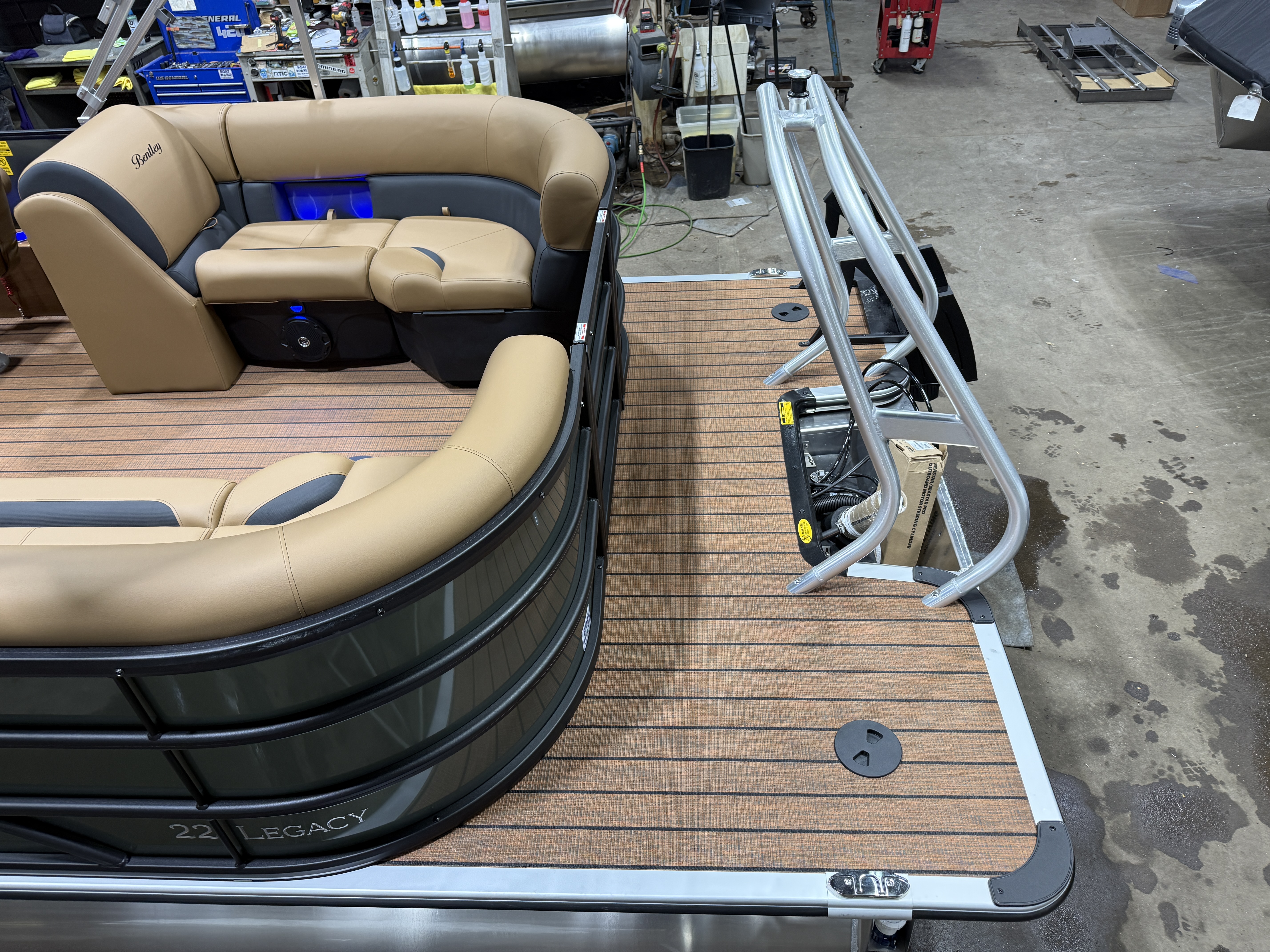 2026 Bentley Legacy 223 Navigator DL Quad Lounge Tritoon $51995