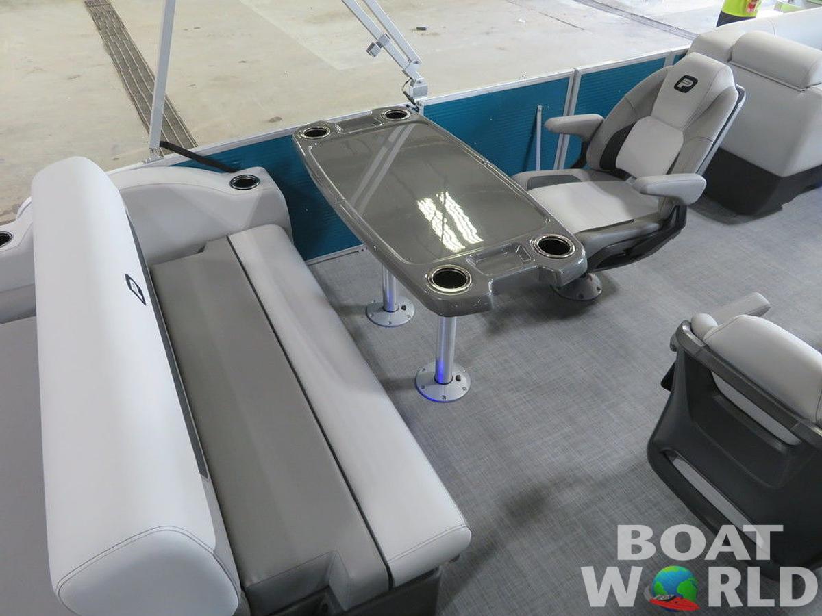 2025 Princecraft Vectra 23 RL SS Swingback Pontoon & Mercury 4-Stroke EFI