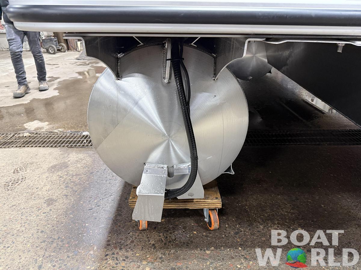 2026 Bentley Pontoons Legacy 223 Swingback Tritoon 