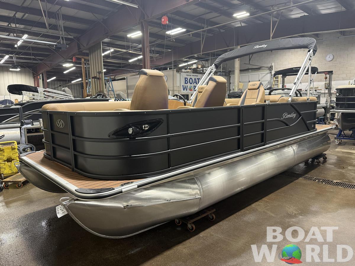 2026 Bentley Legacy 220 Navigator DL Quad Lounge $42995