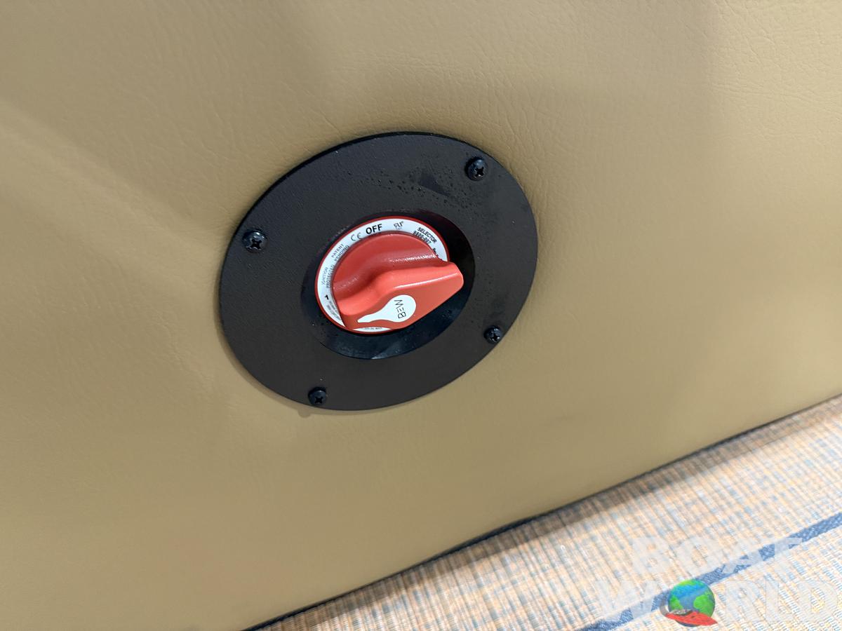 2026 Bentley Pontoons Legacy 223 Swingback Tritoon 