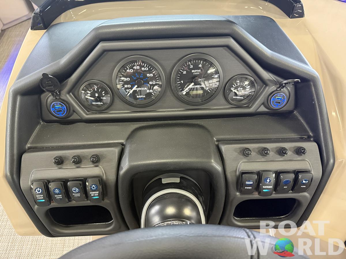 2025 Bentley Pontoons Legacy 220 Navigator Quad Lounge & Honda 4-Stroke EFI