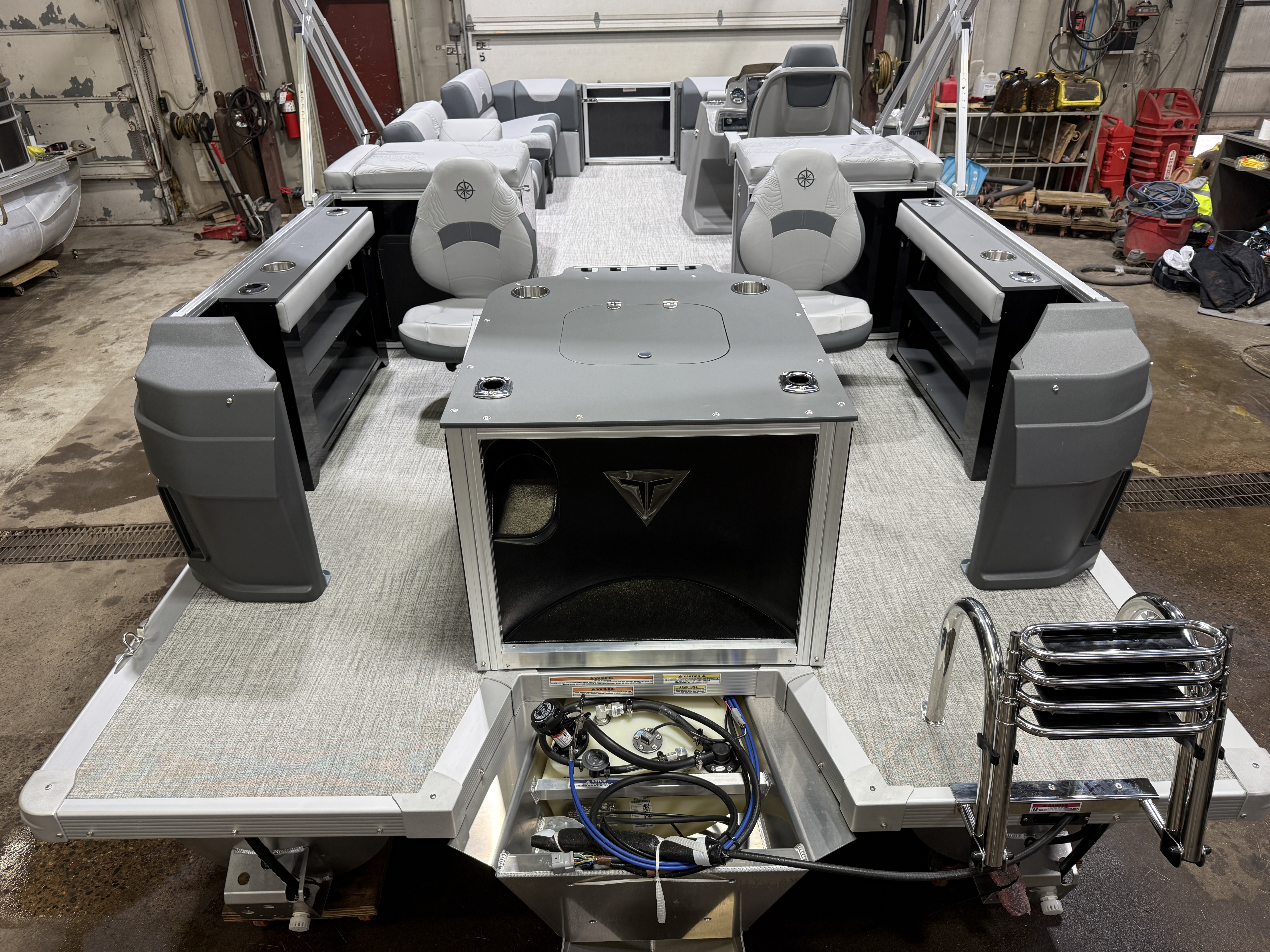 2026 Tahoe Pontoons GEOfish 2385 Rear Fish 