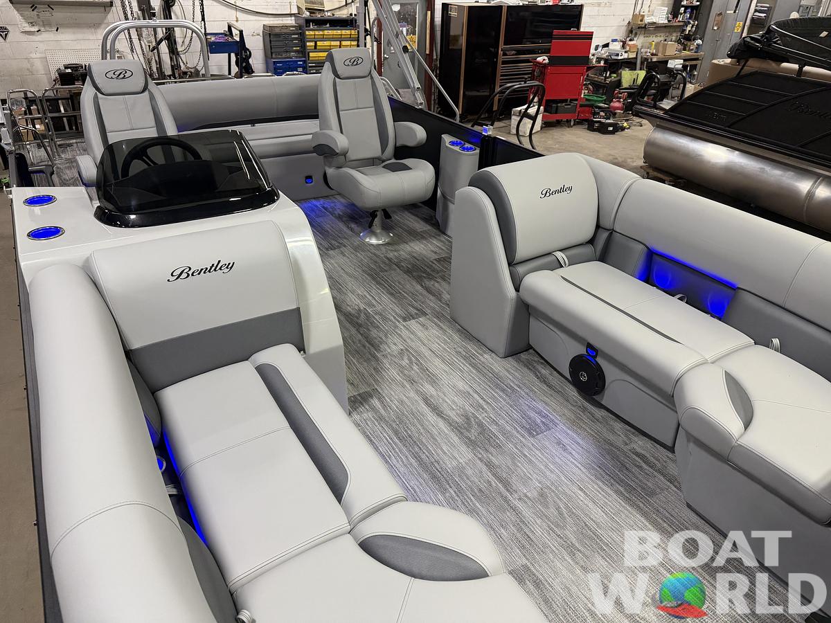 2026 Bentley Pontoons Legacy 220 Swingback & 4-Stroke EFI