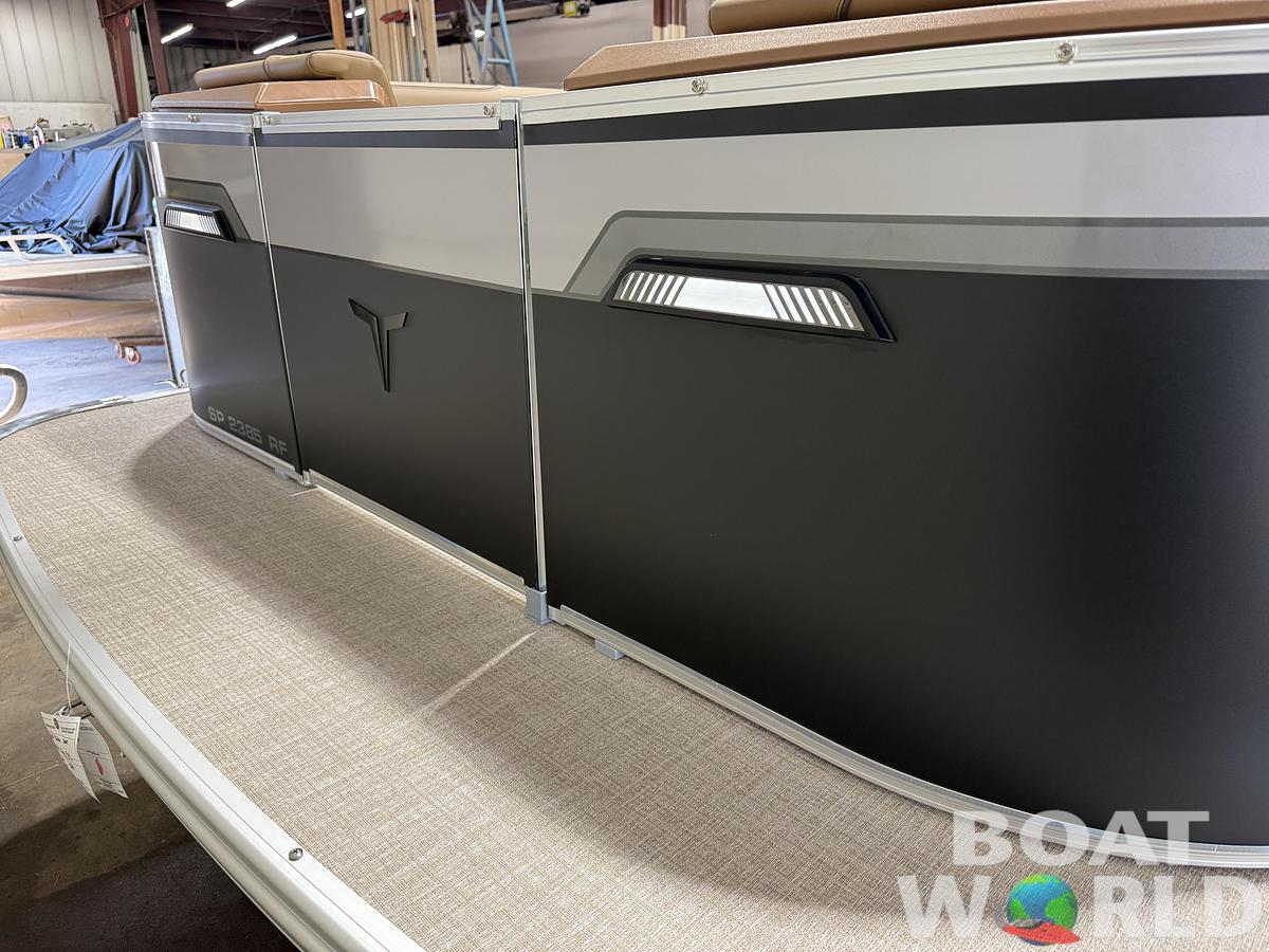 2027 Tahoe Sport Rear Fish 2385 & 4-Stroke $37995