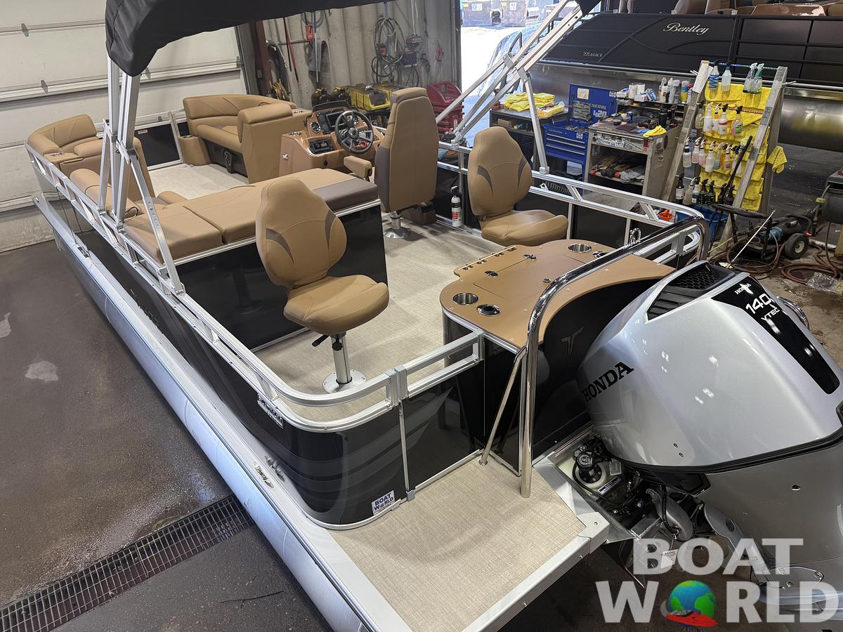 2027 Tahoe Sport Rear Fish 2385 & 4-Stroke $39995