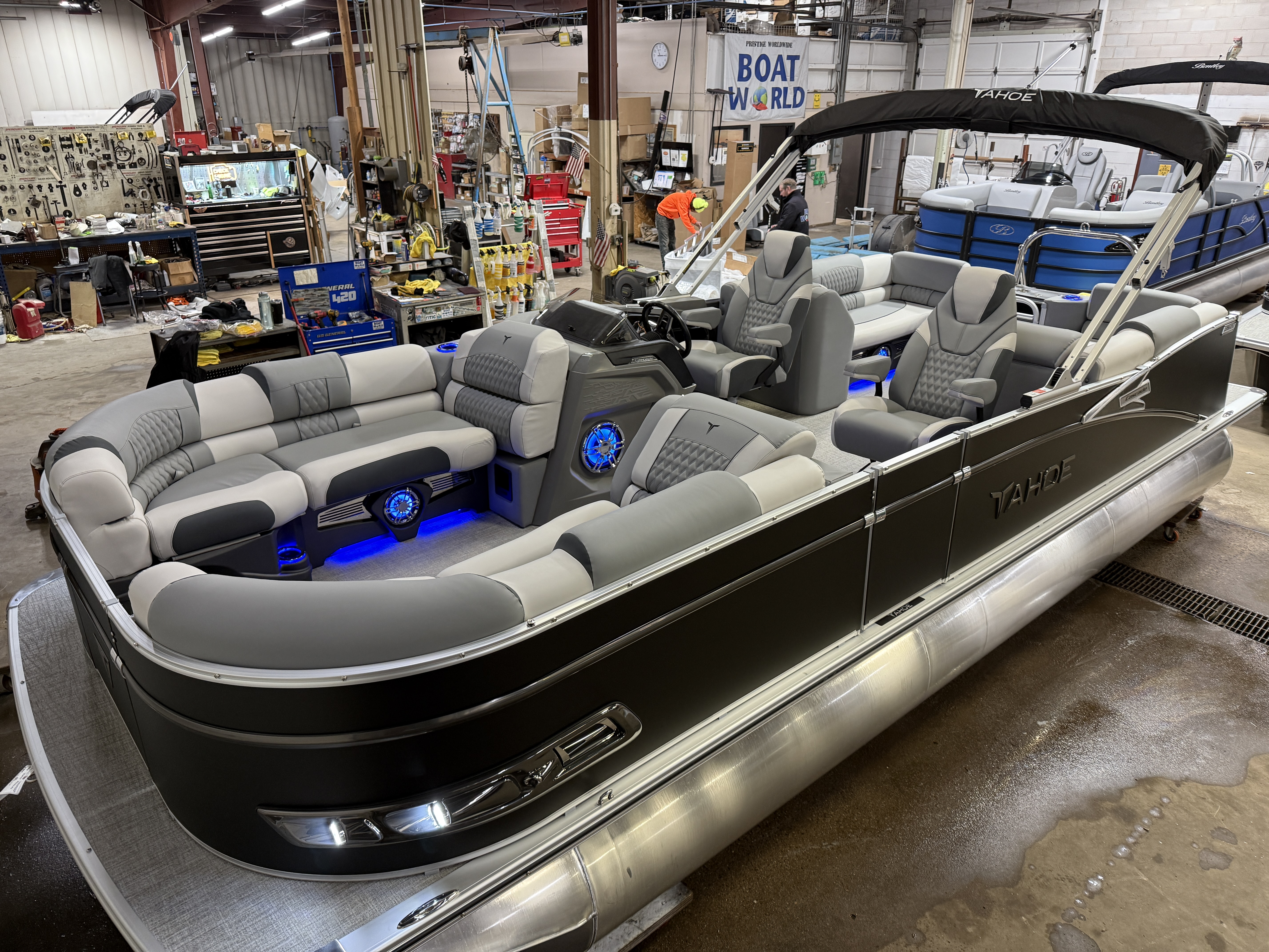 2025 Tahoe Pontoons Cascade 2385 Quad Lounge Tritoon & Honda 4-Stroke EFI