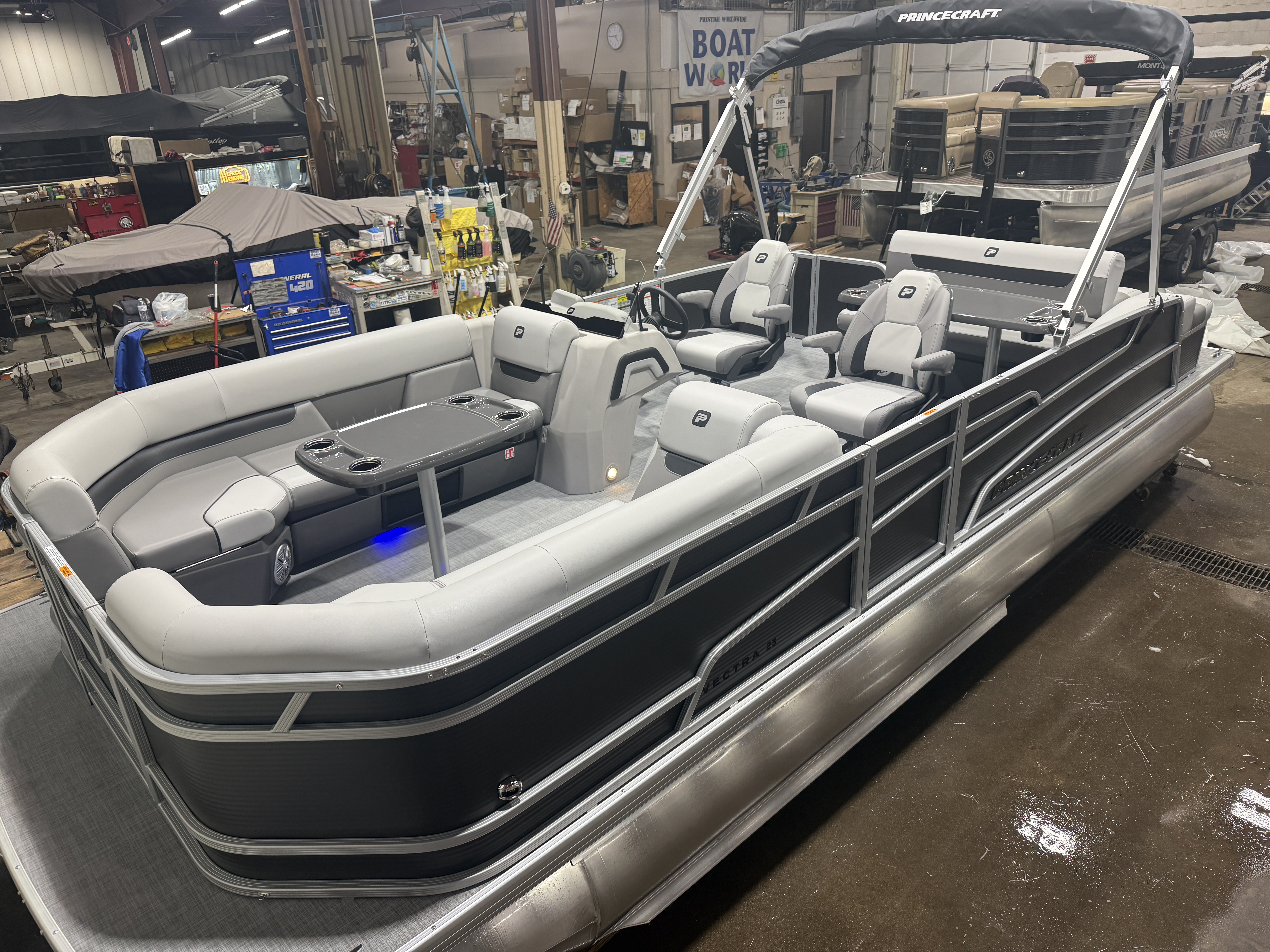 2026 Princecraft Vectra 23 RL SS Swingback Tritoon