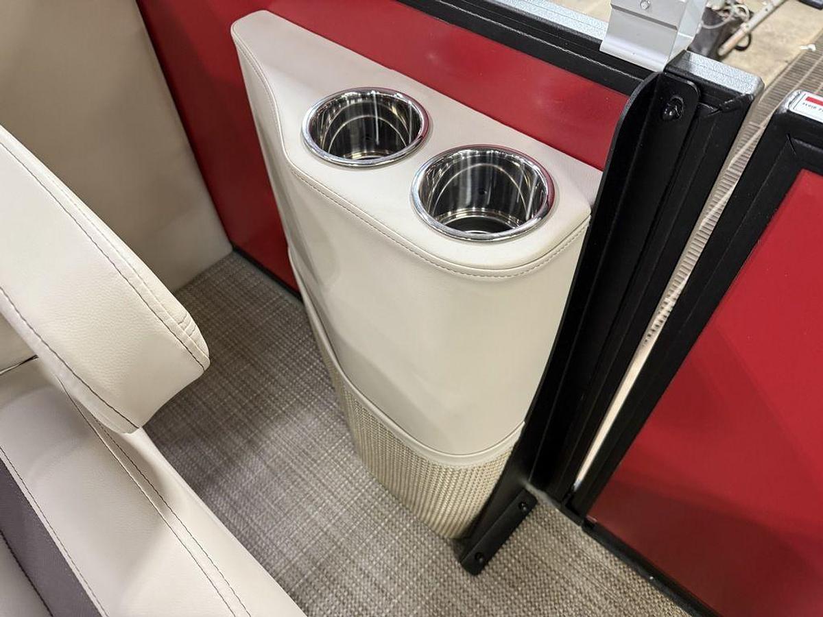 2025 Bentley Pontoons Legacy 200 Navigator Quad Lounge & Honda 4-Stroke EFI