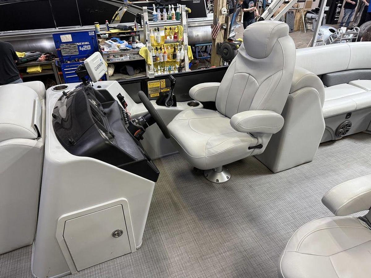 Used 2020 Bentley Pontoons Legacy 223 Navigator Quad Lounge Tritoon & Suzuki 140HP 4-Stroke EFI
