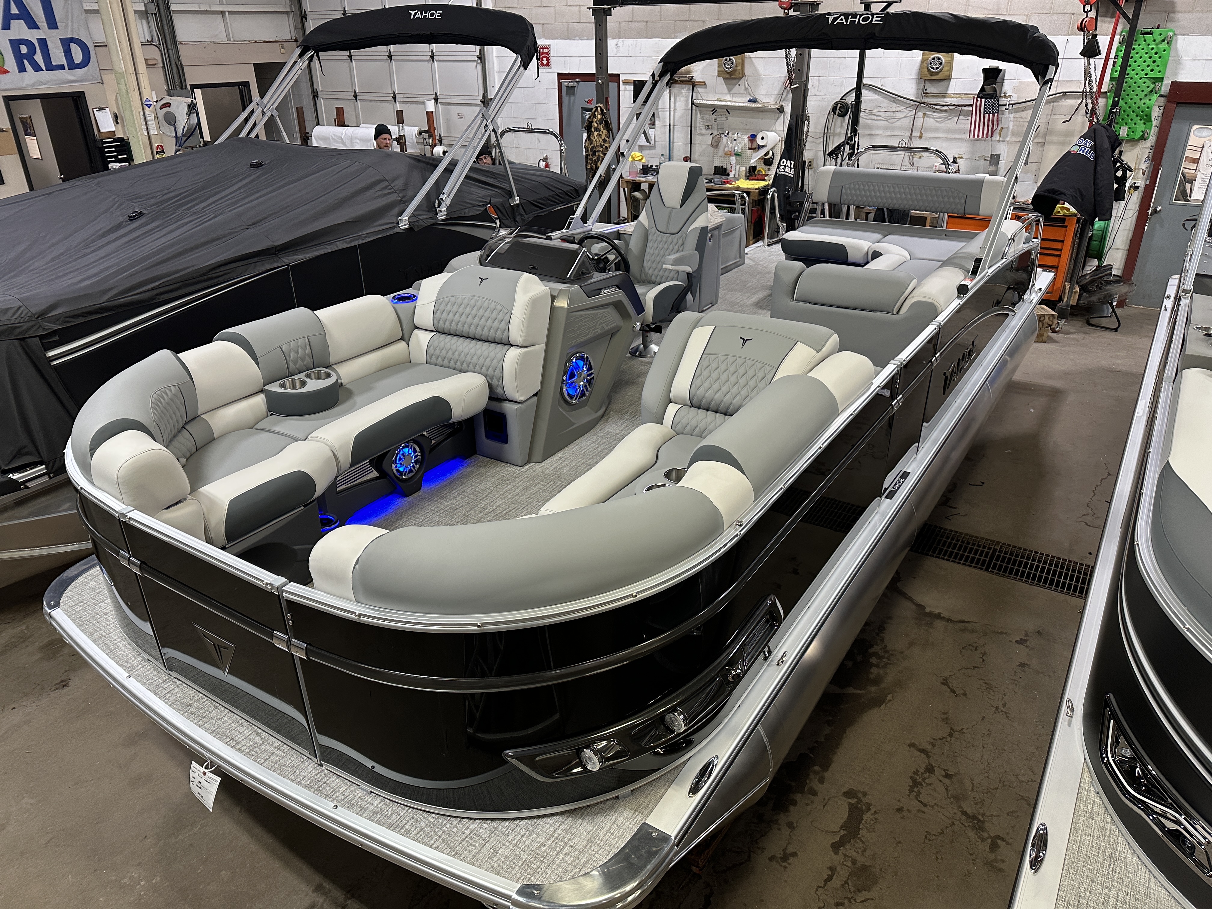 2025 Tahoe Pontoons Cascade 2385 Cruise Rear Bench (CRB) & Honda 4-Stroke EFI