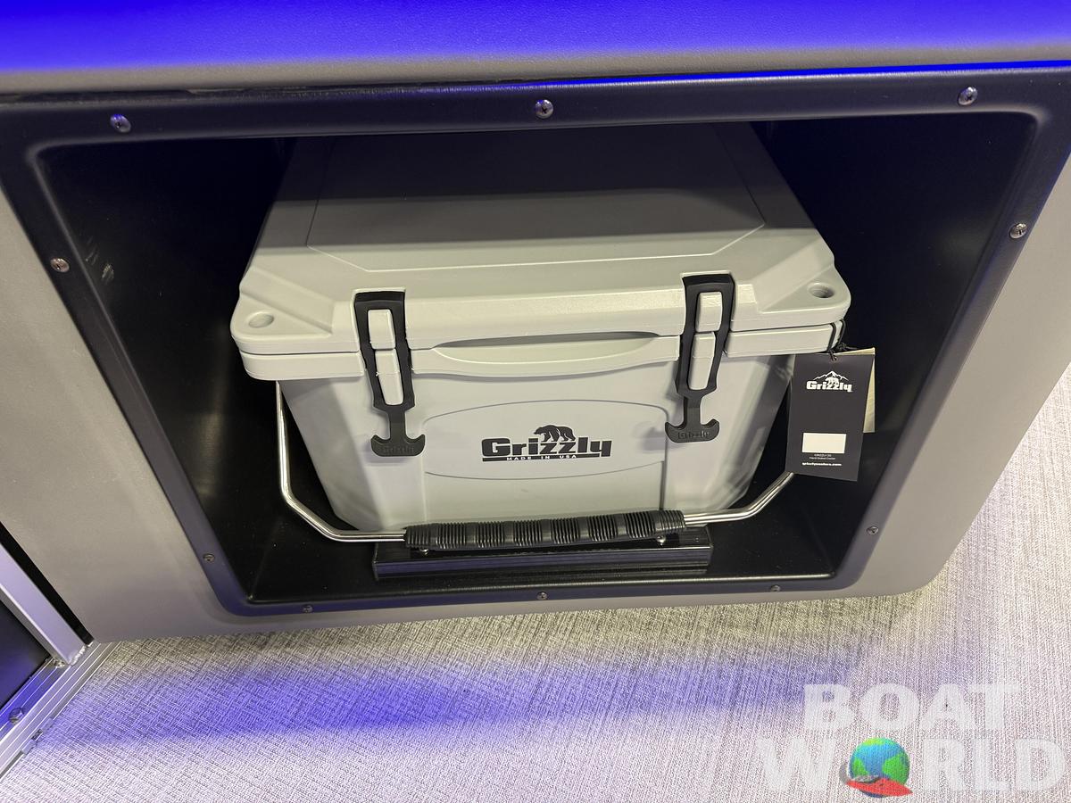 2026 Tahoe Pontoons LTZ 2385 Elite Windshield Tritoon