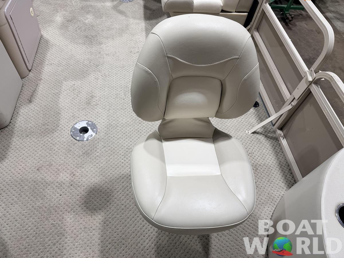 Used 2008 Sylvan Mirage 8520 Party Fish