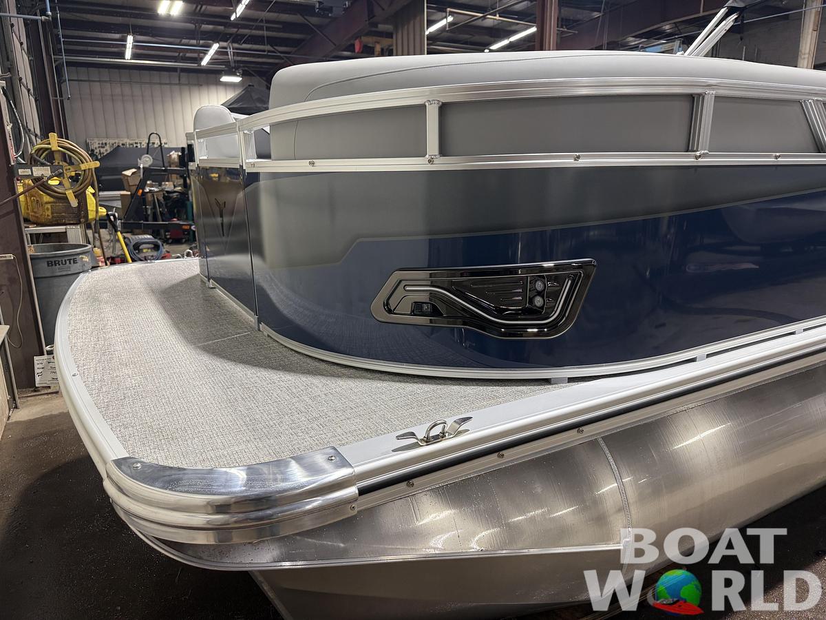 2026 Tahoe Sport VRB 2385 Swingback & 4-Stroke $34995