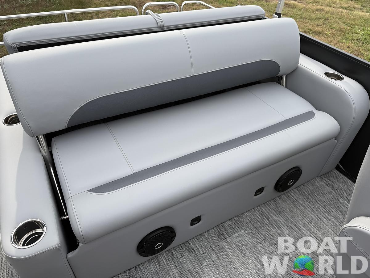 2025 Bentley Pontoons Legacy 200 Swingback