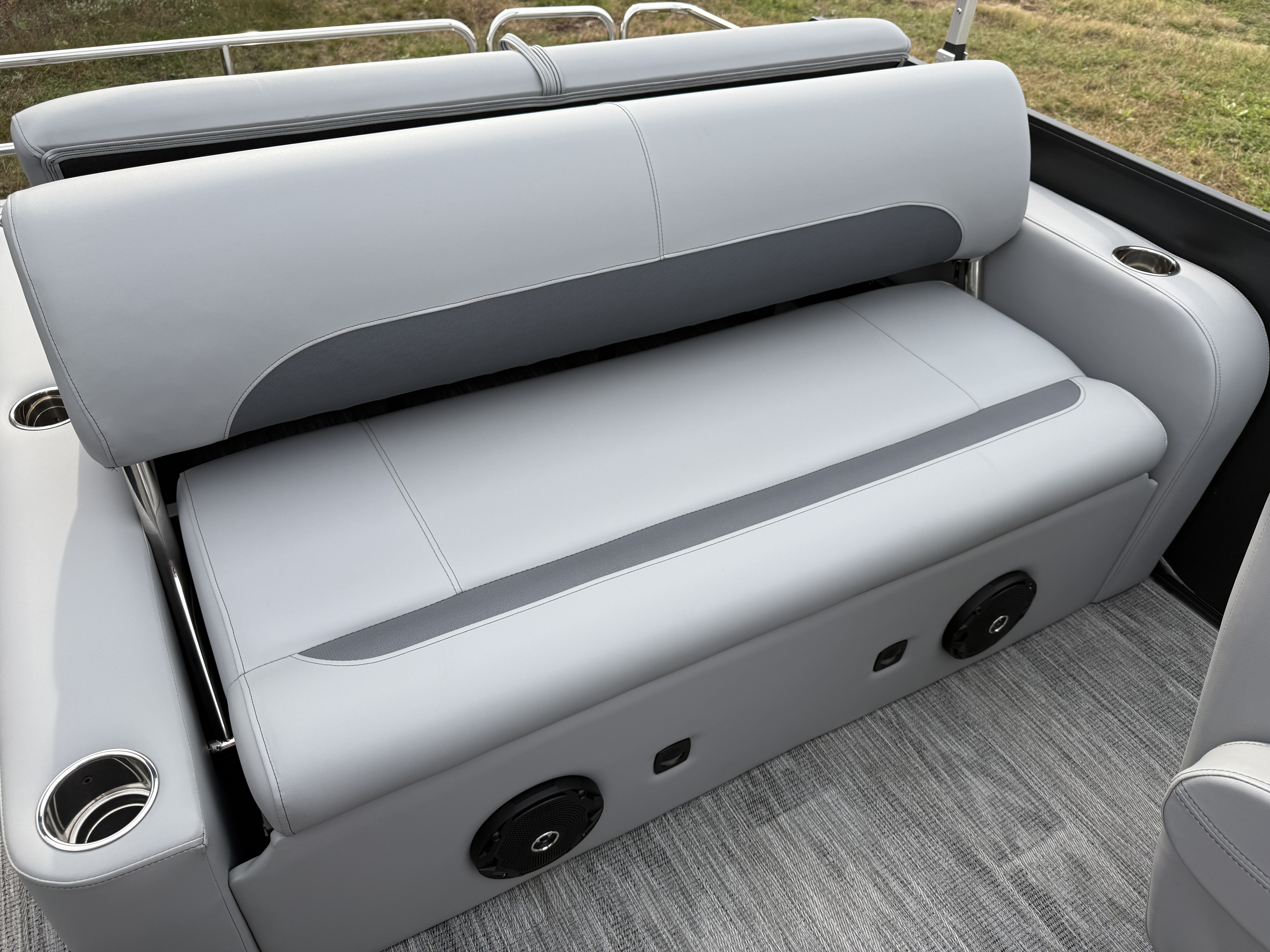 2025 Bentley Pontoons Legacy 200 Swingback
