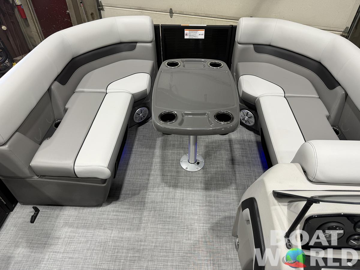 2026 Princecraft Vectra 21 RL Swingback Lounge $31995