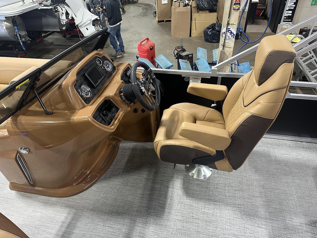 2025 Tahoe Pontoons LTZ 2385 Swingback (VRB) Windshield Tritoon & Honda 4-Stroke EFI