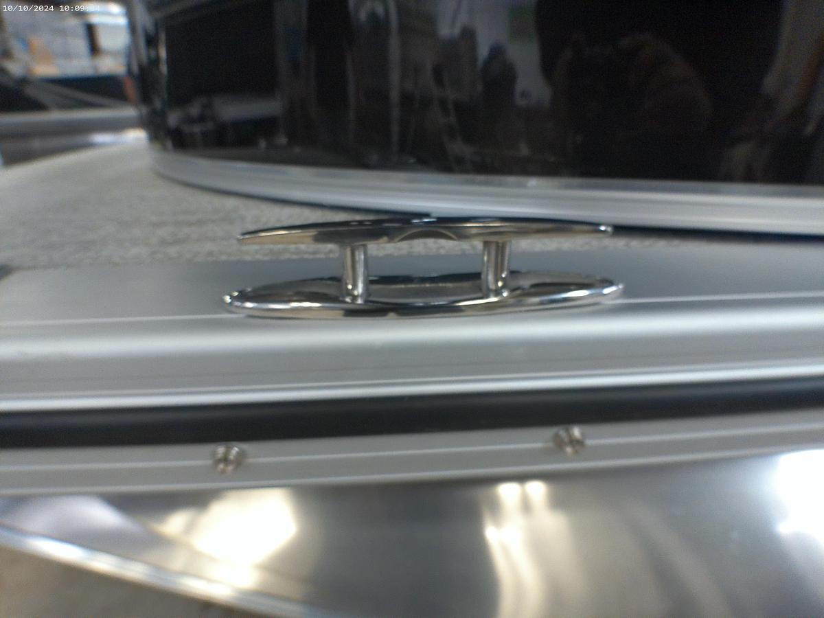 2025 Tahoe Pontoons Cascade 2385 Swingback Tritoon & 225HP 4-Stroke EFI