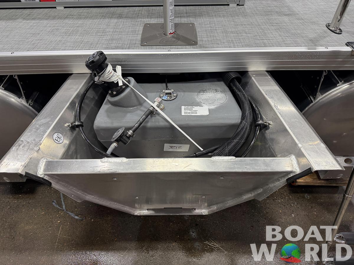 2026 Princecraft Vectra 23 RL Long Lounge Swingback Tritoon 