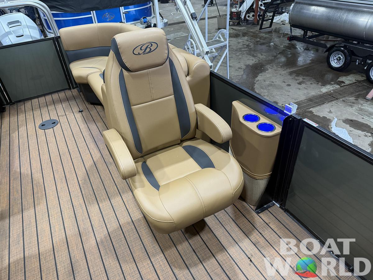 2026 Bentley Legacy 150HP 220 Navigator DL Quad Lounge $49995