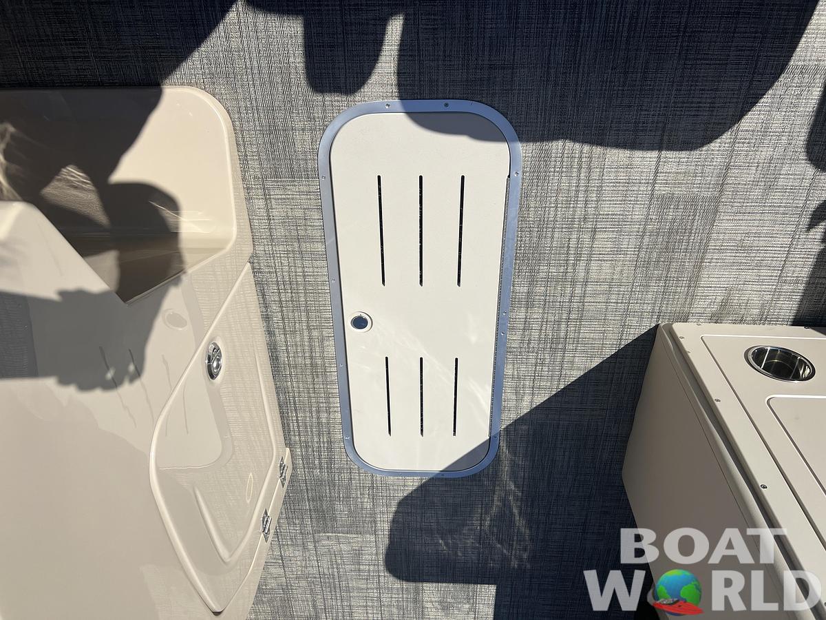 2026 Bentley Pontoons Legacy 223 Swingback Tritoon & Honda 4-Stroke EFI