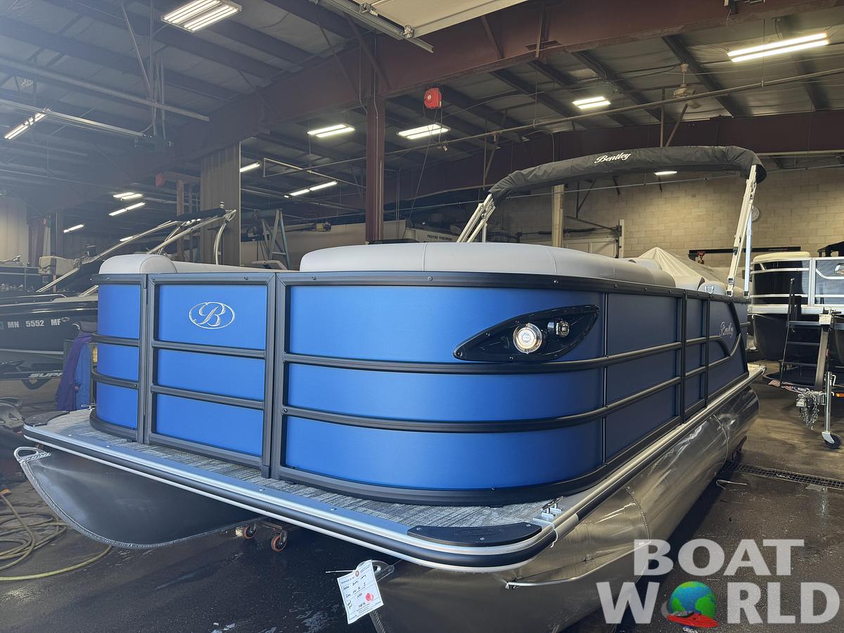 2026 Bentley Pontoons Legacy 220 Navigator Quad Lounge