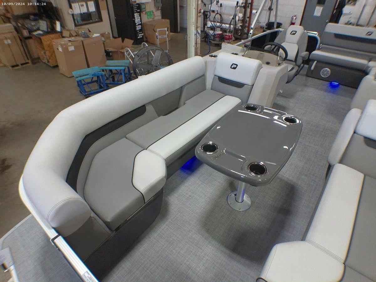 2025 Princecraft Vectra 23 RL Swingback Lounge Pontoon & Mercury 4-Stroke EFI