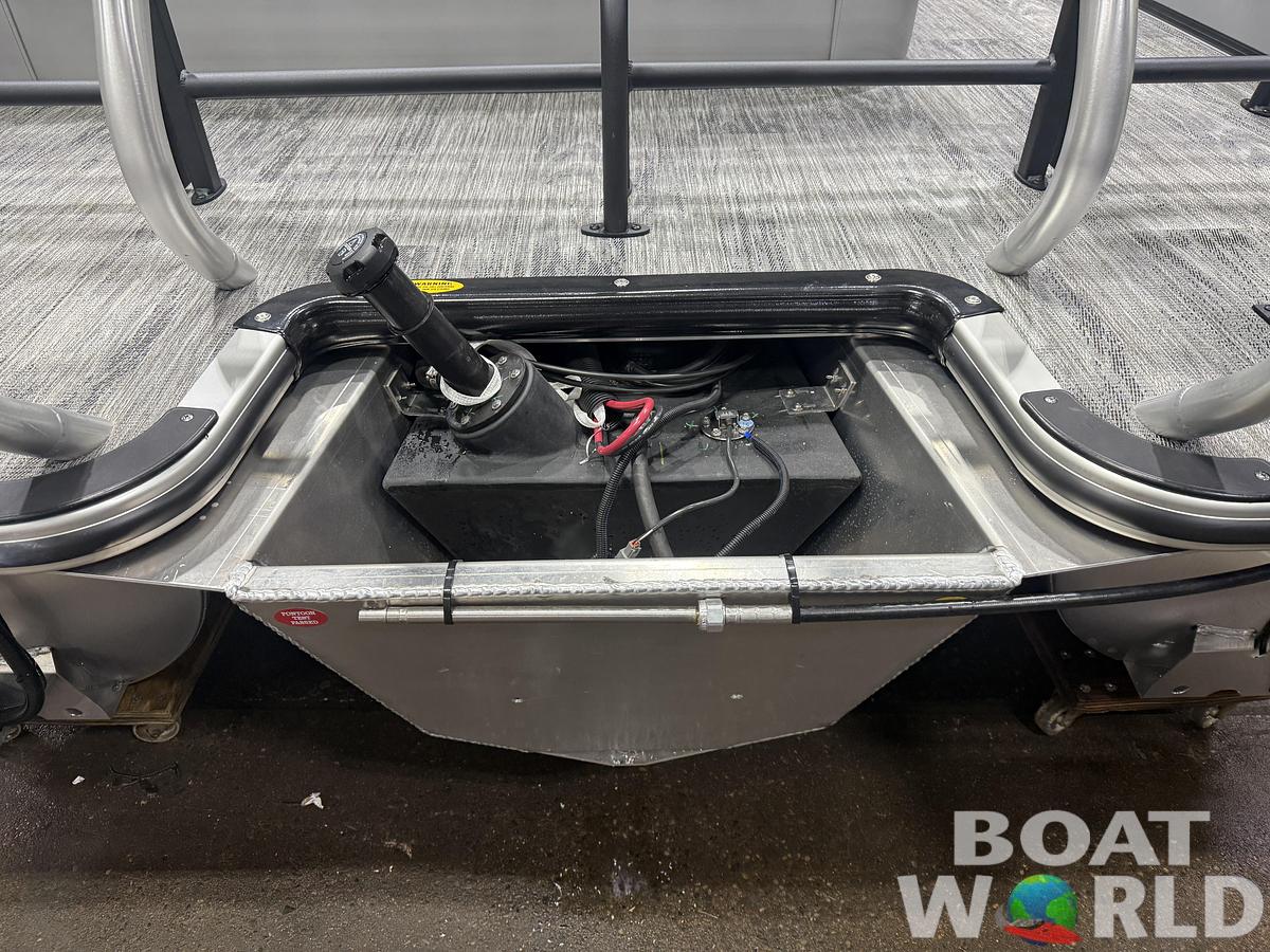 2026 Bentley Pontoons Legacy 220 Swingback 