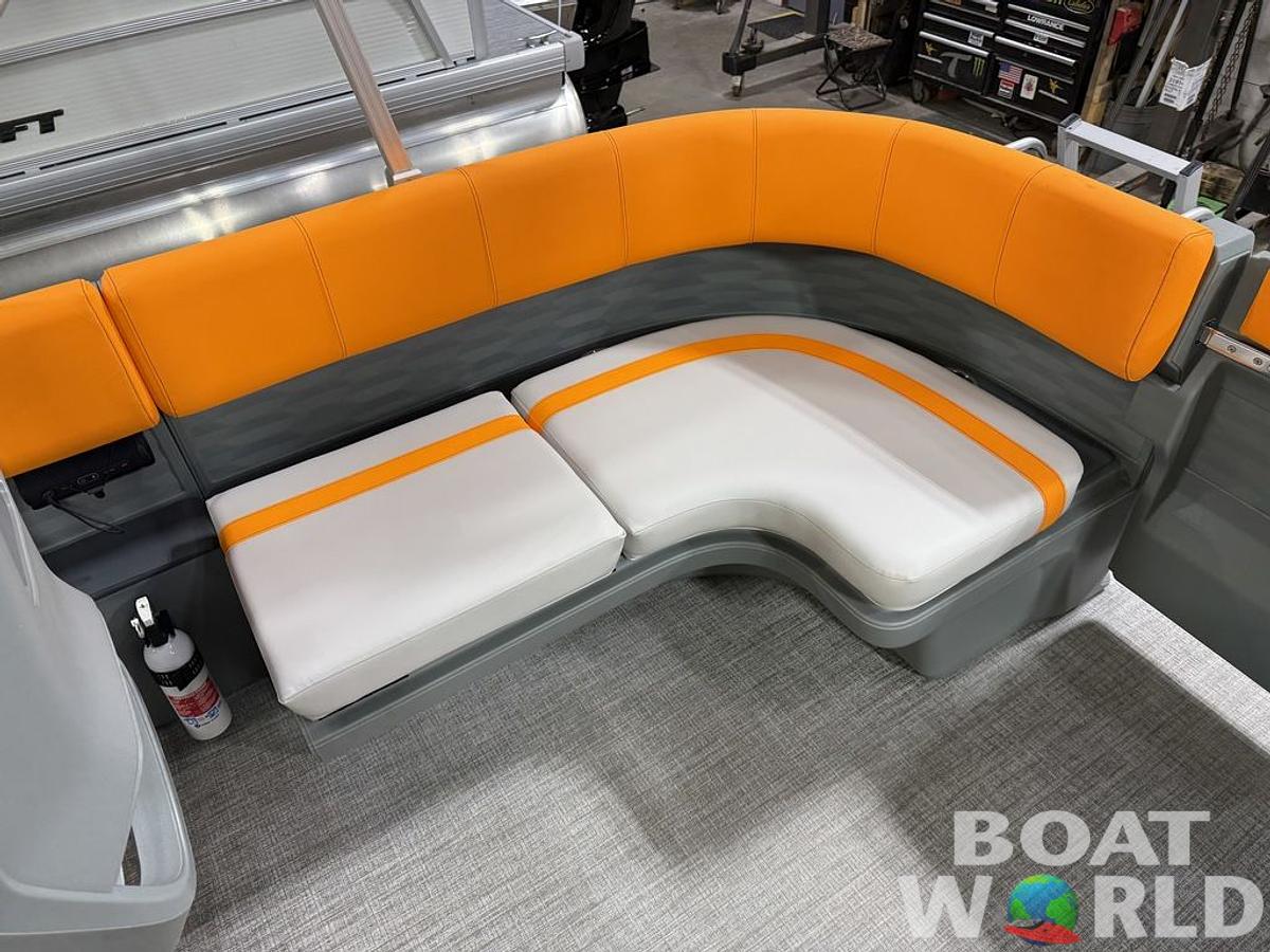 2025 Tahoe Pontoons Aura 2185 Quad Lounge & 90HP 4-Stroke EFI