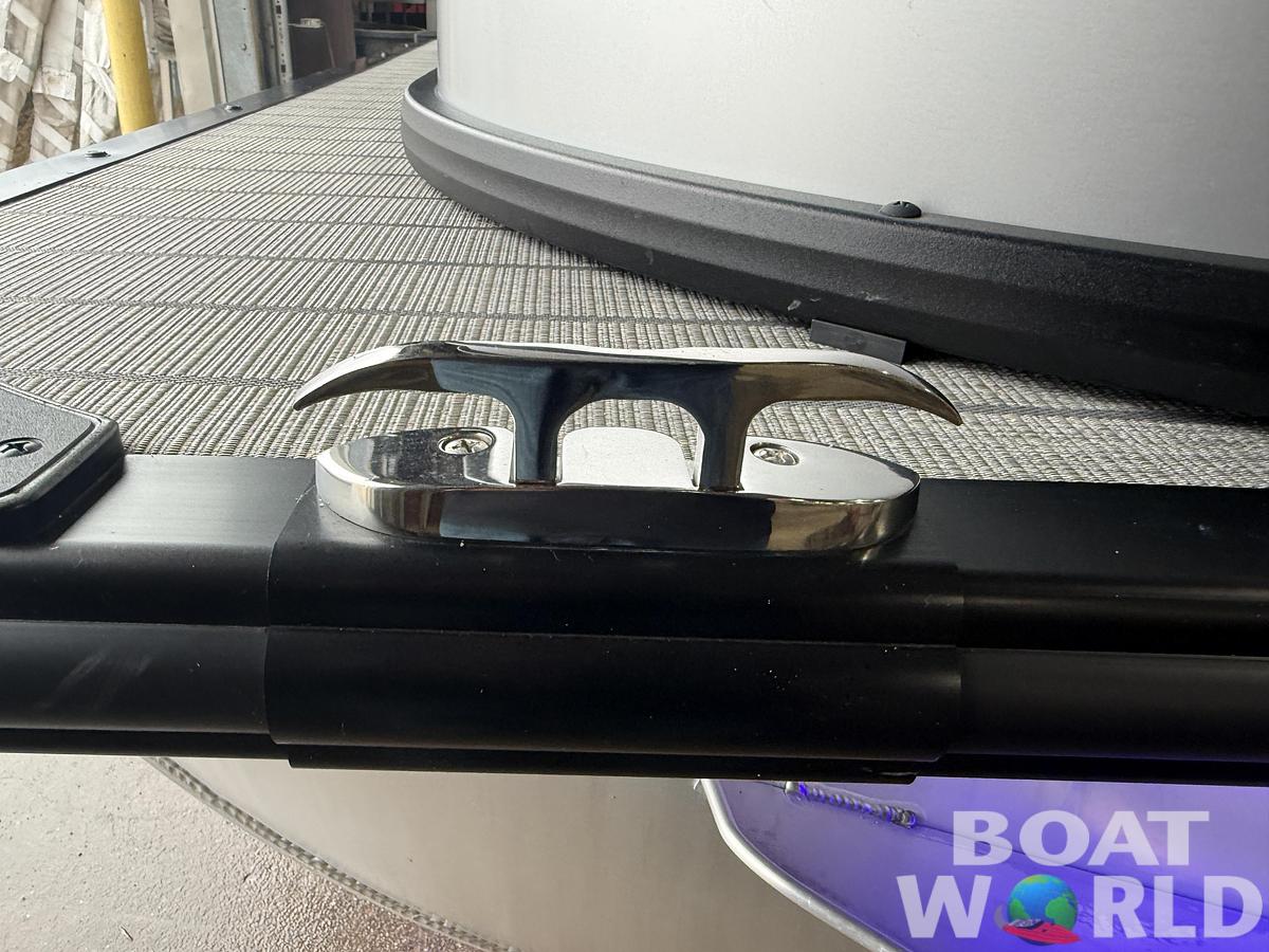 Used 2026 Bentley Pontoons Legacy 223 DL Quad Lounge Tritoon & 250HP