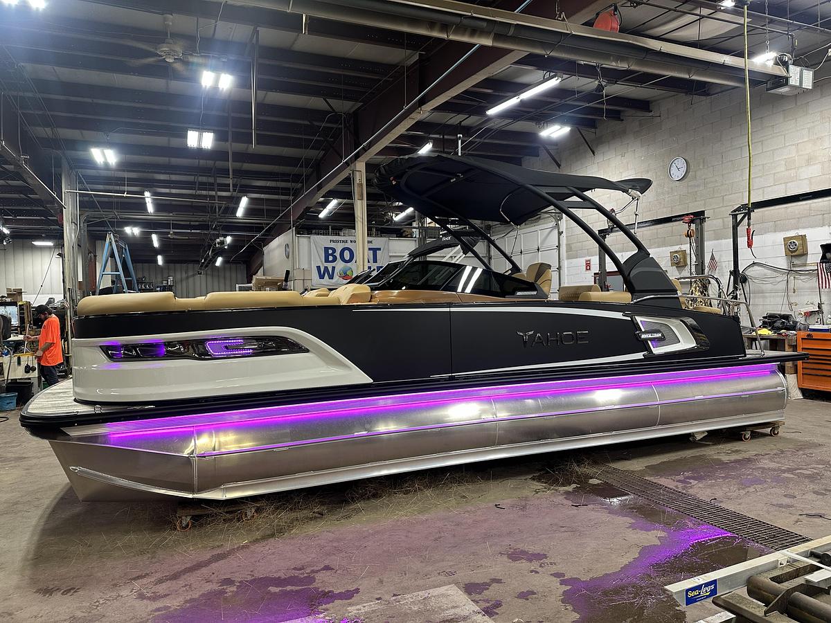 2025 Tahoe Pontoons Grand Tahoe 2585 Quad Lounge Windshield Tritoon & Mercury 400HP V10