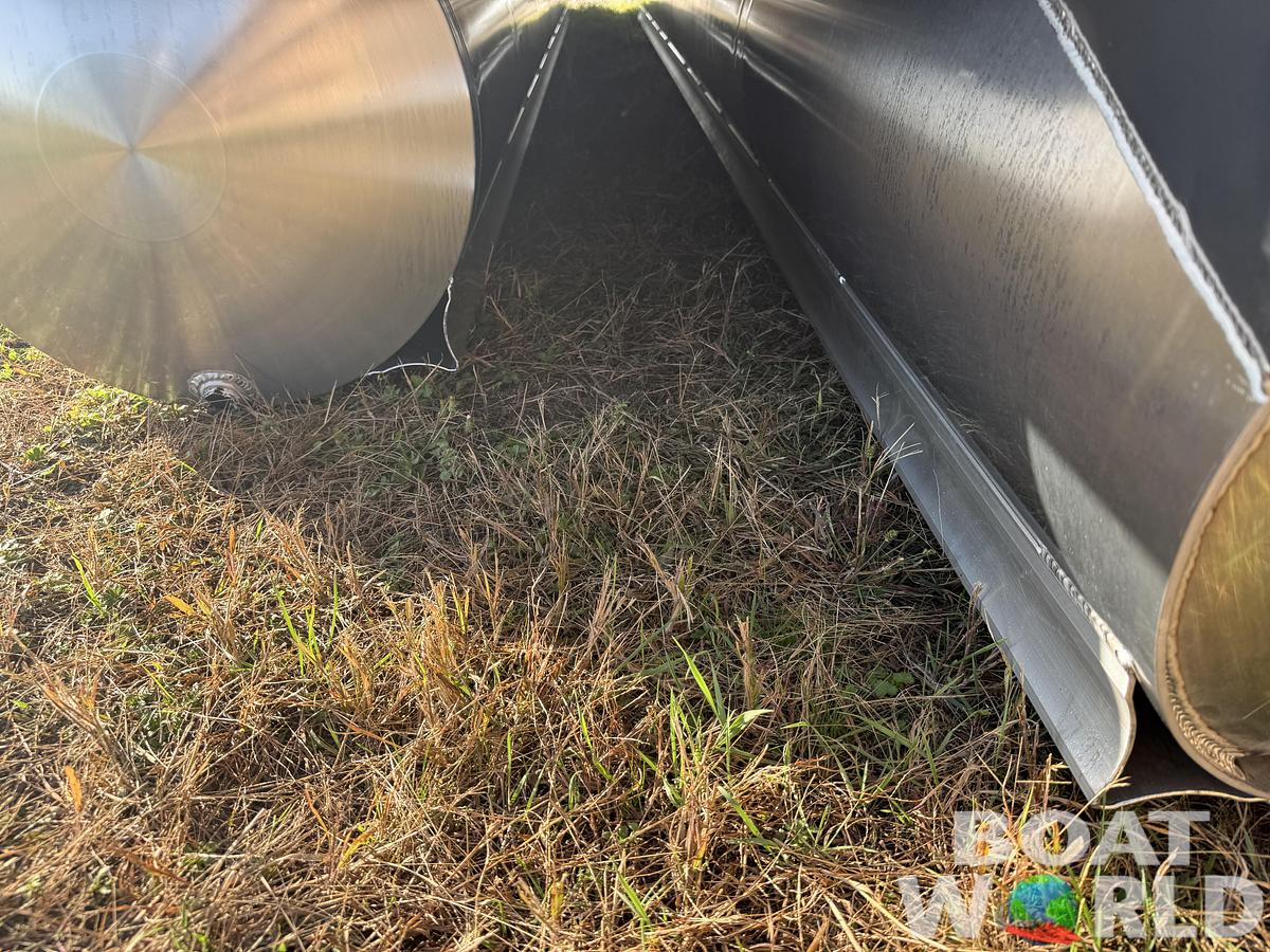 2026 Tahoe Pontoons LTZ 2385 (CRB) Cruise Rear Bench Tritoon 