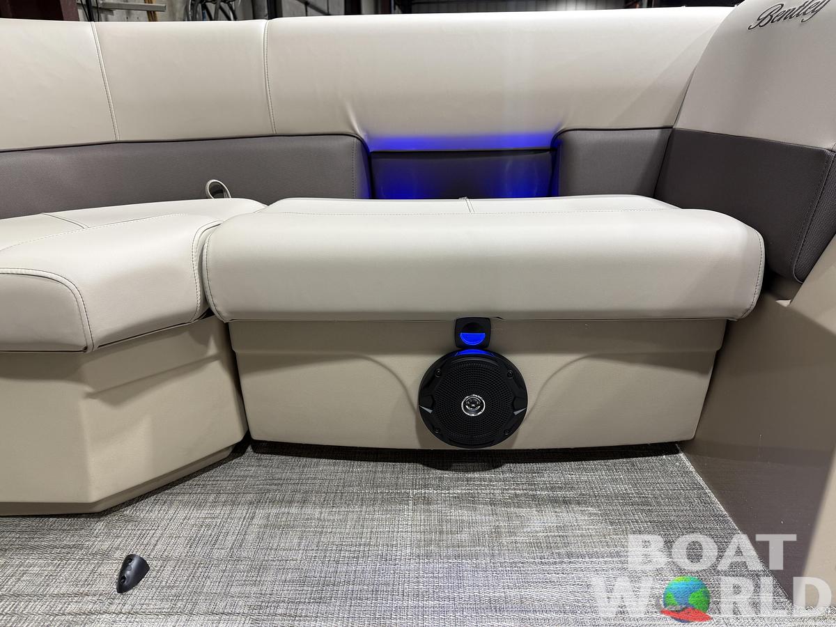 2026 Bentley Pontoons Legacy 220 Swingback